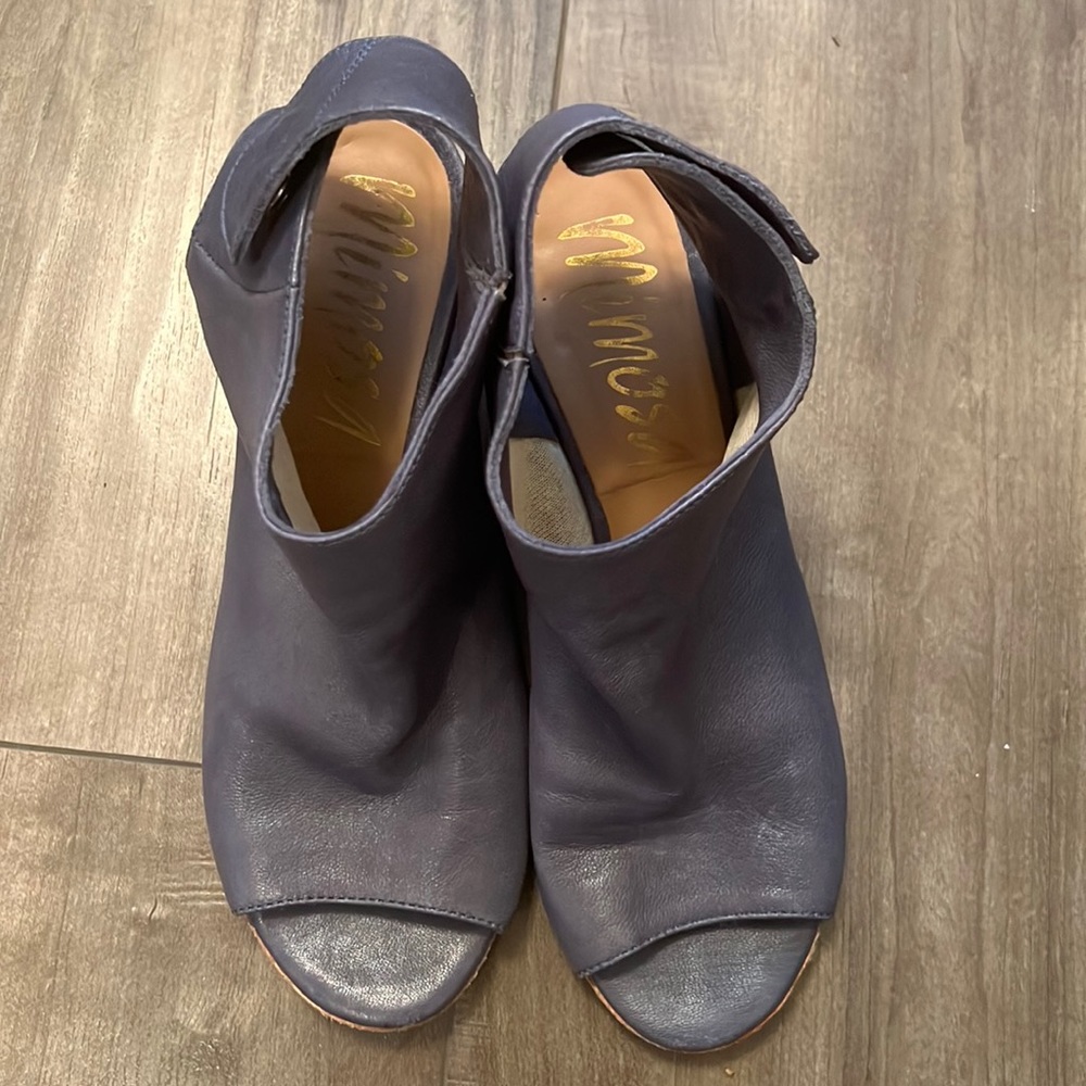 Mimosa blue leather bootie with open toe